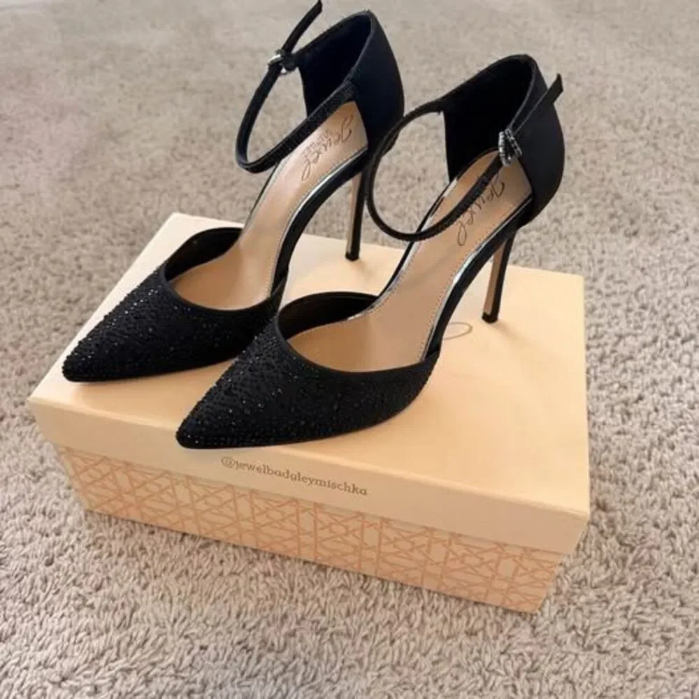 NIB Badgley Mischka Heels / size 7